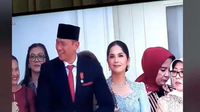 Reaksi Gemas Annisa Pohan Lihat AHY Ngobrol dengan Ibu-Ibu Ketika Disorot Kamera.
