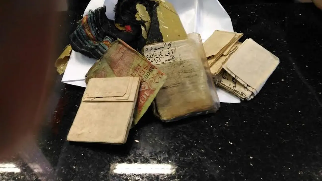 Jemaah haji asal Madura membawa barang yang diduga jimat.