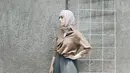 Salah satunya seperti ini. Meski terlihat sederhana, Ayudia sukses membuat penampilannya bak remaja. Ia memadukan warna yang tak terlalu terang di OOTD-nya. (Liputan6.com/IG/@ayudiac)