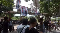 Ratusan kader dan simpatisan Gerindra berunjuk rasa di depan KPU NTB. (Liputan6.com/Hans Bahanan)