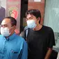 Jurnalis Tempo Nurhadi usai menjalani pemeriksaan di Polda Jatim. (Dian Kurniawan/Liputan6.com)