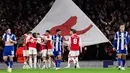 Arsenal memastikan tiket ke perempat final Liga Champions usai menang adu penalti 4-2 (1-1) atas Porto pada leg kedua babak 16 besar Liga Champions di Stadion Emirates, London, Rabu (13/3) dini hari WIB. (Adrian DENNIS/AFP)
