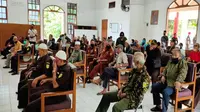 Pengurus LVRI Kota Cirebon menyatakan akan terus berjuang melawan pandemi covid-19 dengan berolahraga maupun berjemur. Foto (Liputan6.com / Panji Prayitno)