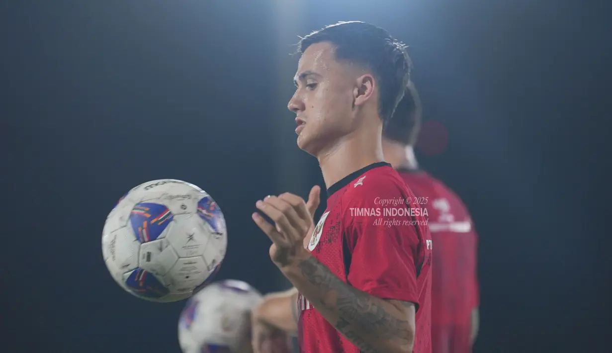 Pemain Timnas Indonesia, Eliano Reijnders, mengikuti sesi latihan pertama di lapangan latihan King Abdullah Sports City, Jeddah, pada Jumat (4/10/2025) malam waktu setempat. (Dok. Timnas Indonesia)