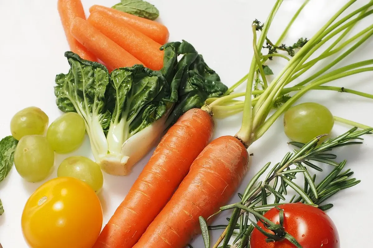 Makanan yang baik dikonsumsi untuk perawatan kulit dari dalam