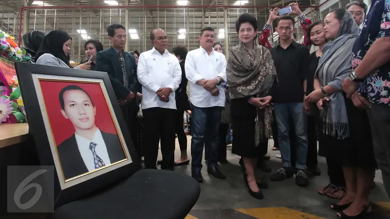 20151113-Menkes Nila Beri Penghormatan Terakhir Untuk dr Andra-Jakarta