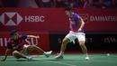 Reaksi kecewa pebulutangkis ganda putri Indonesia, Apriyani Rahayu/Siti Fadia Silva Ramadhanti saat bertanding melawan wakil Thailand, Jongkolphan Kitiharakul/Rawinda Prajongjai pada laga perempatfinal Indonesia Masters 2023 di Istora Senayan, Jakarta, Jumat (27/01/2023). Apri/Fadia kalah dengan skor 21-16, 17-21, 18-21. (Bola.com/Bagaskara Lazuardi)