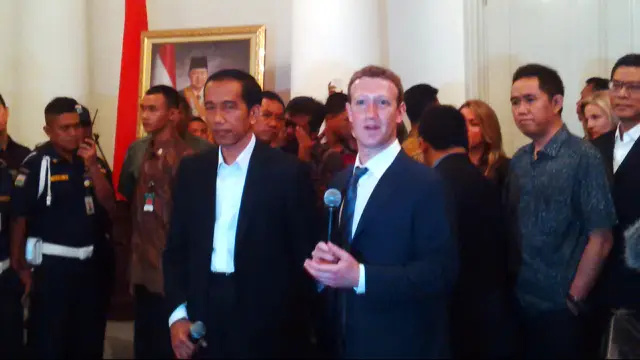 Berjas Hitam, Bos FB Mark Zuckerberg Tiba di Kantor Jokowi