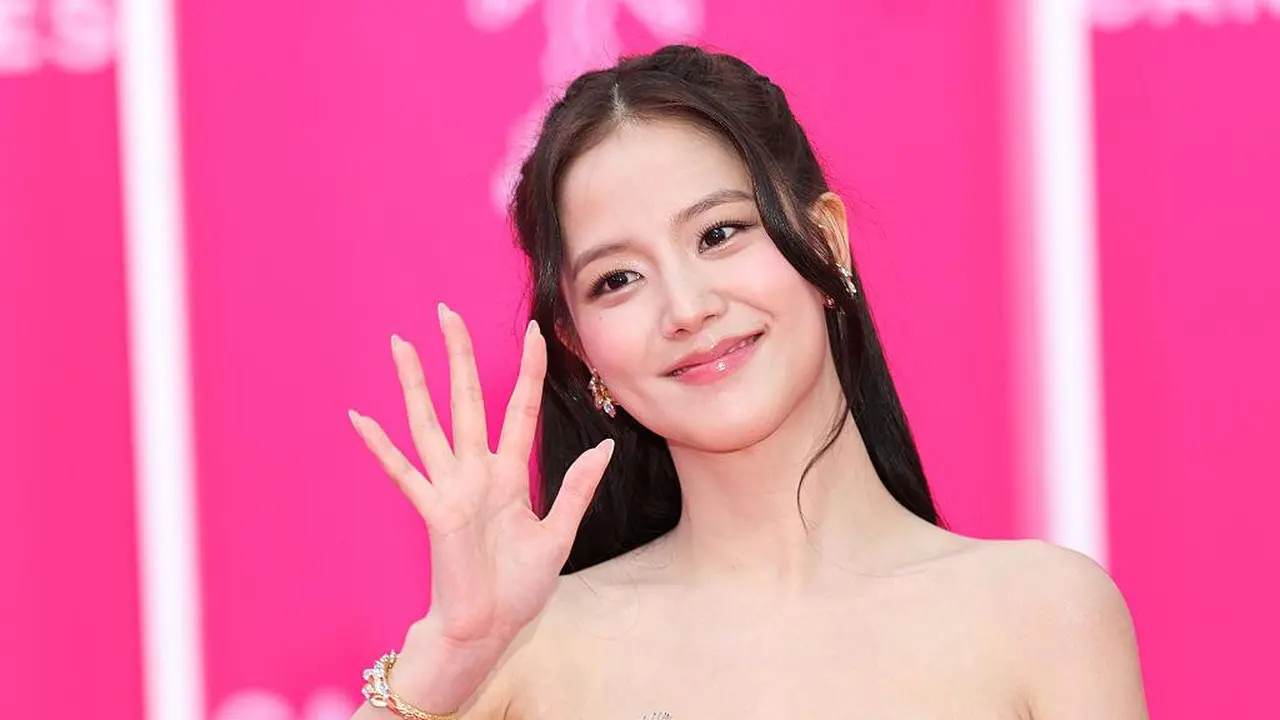 Barbie Glow ala Jisoo di Cannes 2026, Intip Rahasia Makeup Flawless yang Bikin Semua Mata Tertuju Padanya