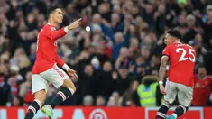 Cristiano Ronaldo membuktikan dirinya seorang GOAT usai mencetak tiga gol dan menyelamatkan muka Manchester United dari kekalahan atas Tottenham. (AFP/Lindsey Parnaby)