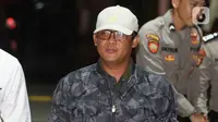 Selain bupati, KPK juga turut menangkap sejumlah pihak lain. Tampak dalam foto, Bupati Lampung Tengah, Ardito Wijaya saat tiba di Gedung Merah Putih Komisi Pemberantasan Korupsi (KPK), Jakarta, Rabu (10/12/2025). (Liputan6.com/Helmi Fithriansyah)