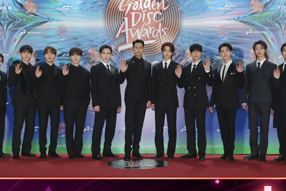 13 Potret Busana Artis K-Pop di Red Carpet Golden Disk Award 2024 Jakarta, NewJeans, LE SSERAFIM, hingga IVE