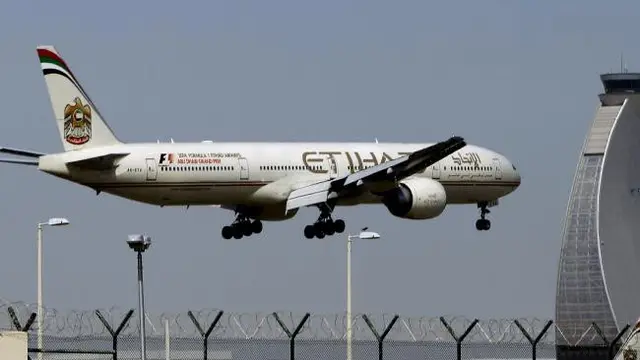 Ilustrasi Etihad Airways dari Abu Dhabi yang bebas dari lararangan perangkat elektronik AS. (AP)