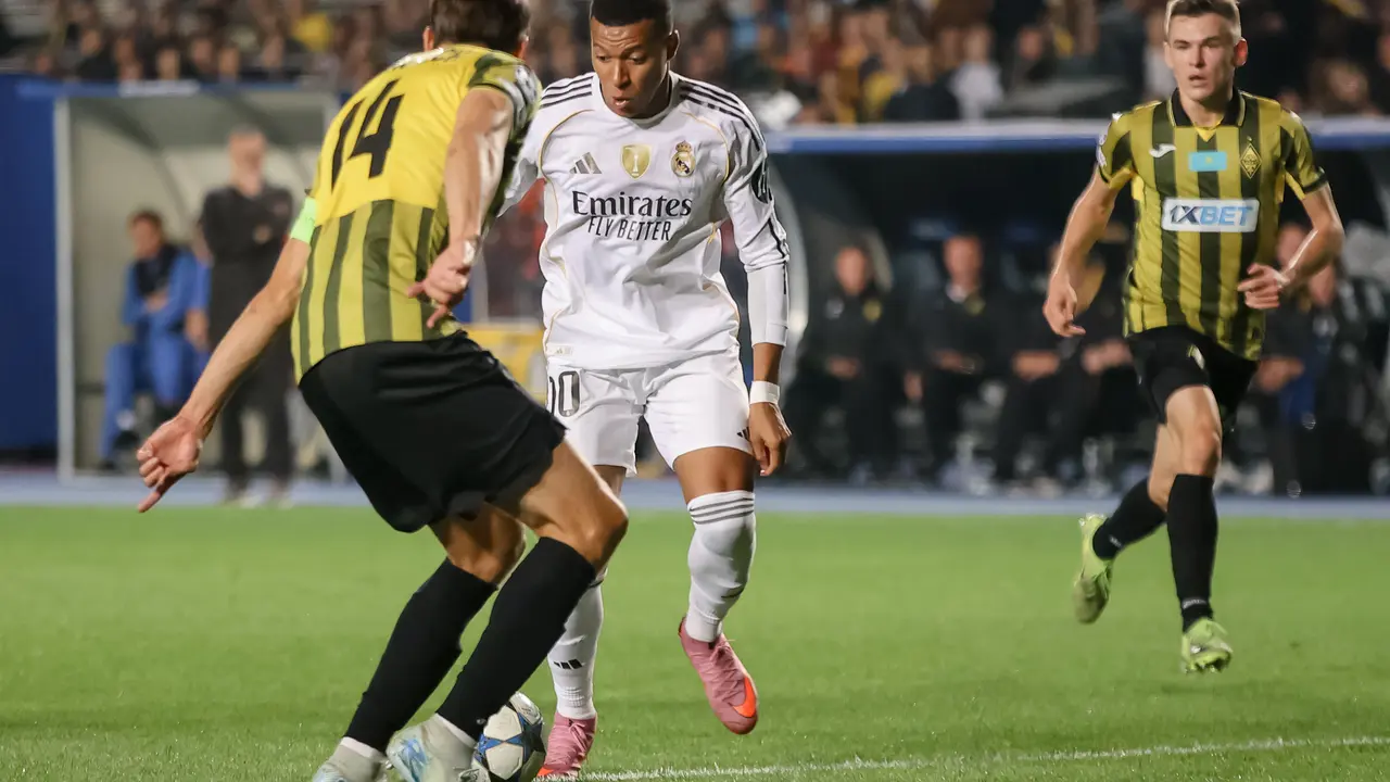 Aksi superstar Real Madrid Kylian Mbappe di laga kontra Kairat Almaty di matchday 2 league phase Liga Champions 2025/2026 di Ortalyq Stadion, Selasa (30/09/2025). (AP Photo/Alikhan Sariyev)