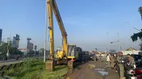 100 Bangunan Liar di Kali Sepak Bekasi Ditertibkan