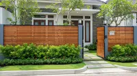 8 Inspirasi Pagar Kayu Horizontal yang Dipadukan dengan Tanaman Hijau, Elegan dan Asri