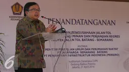 Menkeu Bambang Brodjonegoro memberikan ketarangan saat menghadiri Pengusahaan Jalan Tol Batang-Semarang di Jakarta, Rabu (28/4). Tujuan penandatanganan demi memuluskan dan mempercepat proyek pembangunan jalan tol Trans Jawa. (Liputan6.com/Angga Yuniar)
