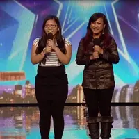 Peserta Britain Got Talent asal Indonesia Ana dan Fia sanggup membuat para juri meneteskan air mata lewat suara emas mereka. (via YouTube)