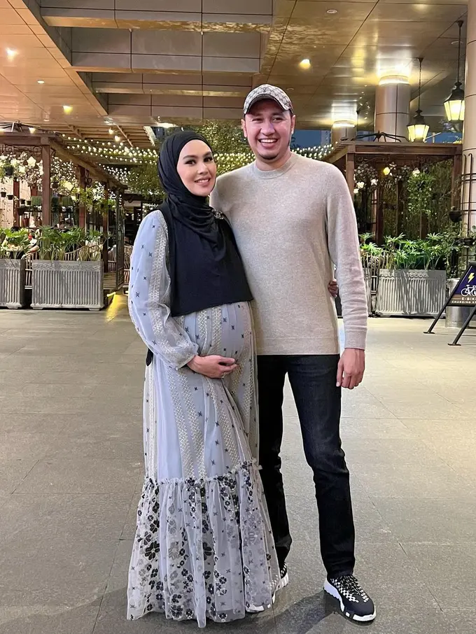 Kartika Putri bersama suami (Instagram/kartikaputriworld)