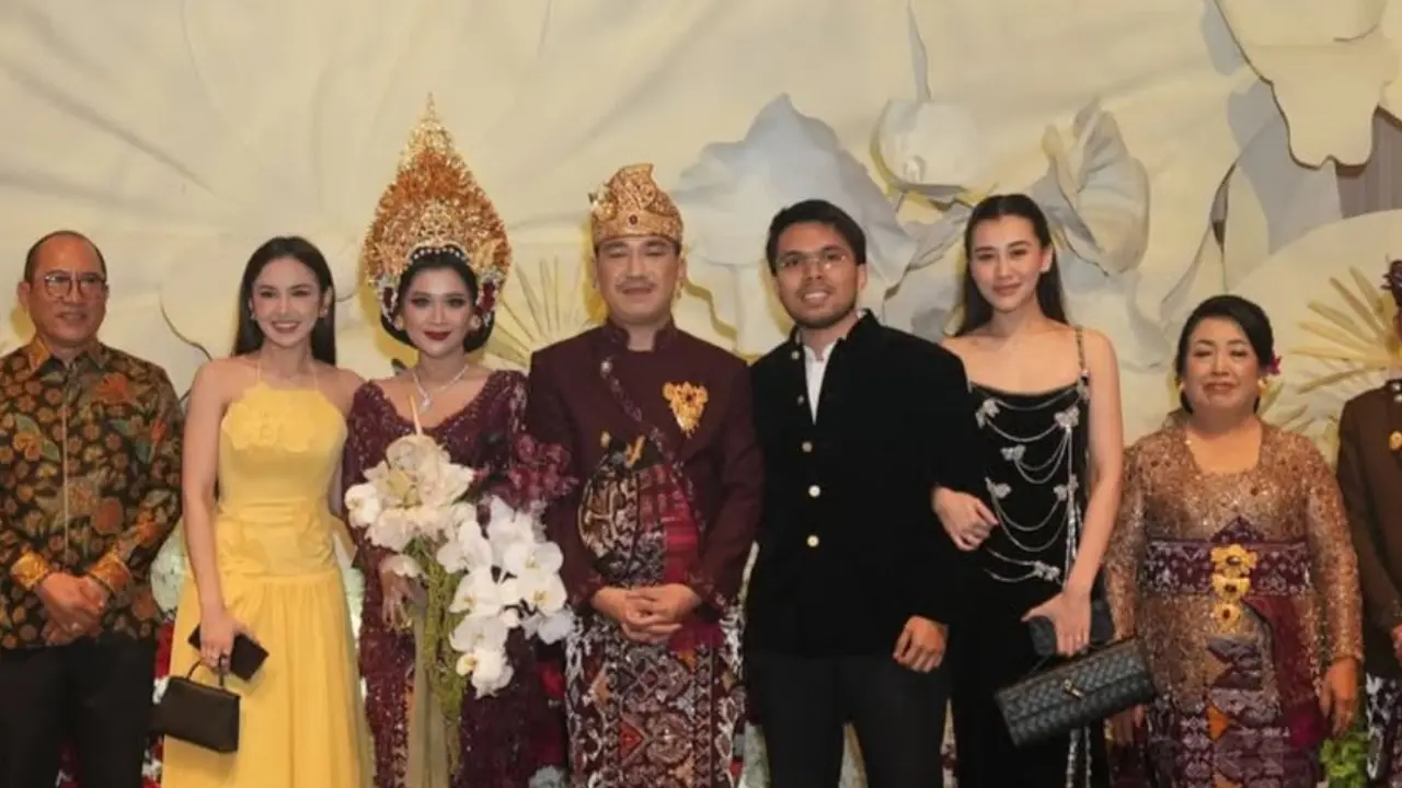 Tampilan Sederet Artis Hadir Dipernikahan Mewah Anak Pemilik Krisna Bali. [@aaliyah.massaid]