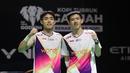 Ganda putra Indonesia Raymond Indra/Nikolaus Joaquin merayakan kemenangan atas sesama wakil Indonesia Sabar Karyaman Gutama/Moh Reza Pahlevi Isfahani pada laga semifinal Indonesia Masters 2026 di Istora Senayan, Jakarta, Sabtu (24/01/2025). Pasangan muda itu menang dua gim langsung dengan skor 21-19, 21-14. (Bola.com/M Iqbal Ichsan)