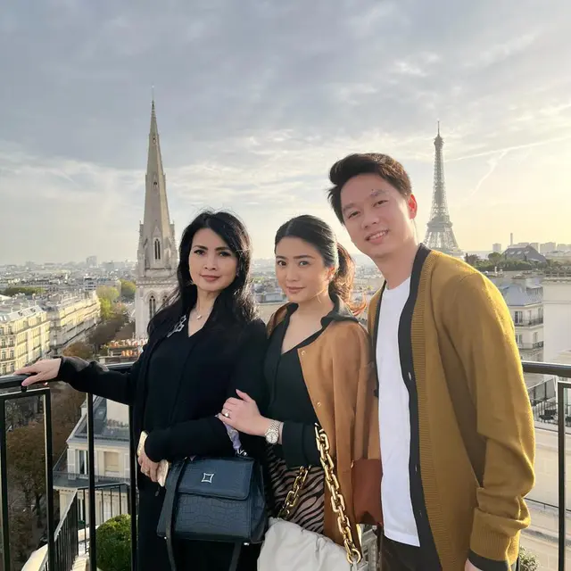 6 Potret Kevin Sanjaya dan Valencia Tanoe di Paris, Sedang Persiapkan Pernikahan