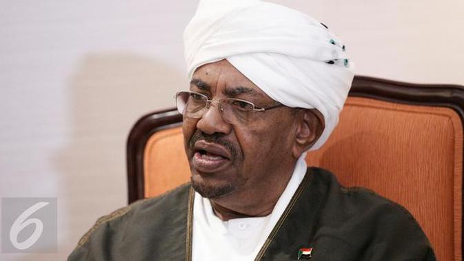 Presiden Sudan Omar Al Bashir ketika melakukan wawancara khusus dengan redaksi Liputan6.com di Jakarta, Senin (7/3/2016). (Liputan6.com/Faizal Fanani)