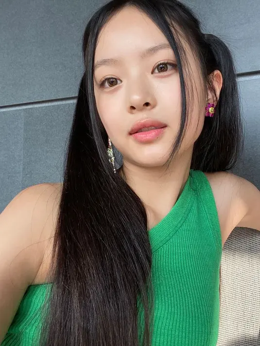 Idol berusia 18 tahun ini punya wajah yang unik, perpaduan Vietnam-Australia. [Pinterest]