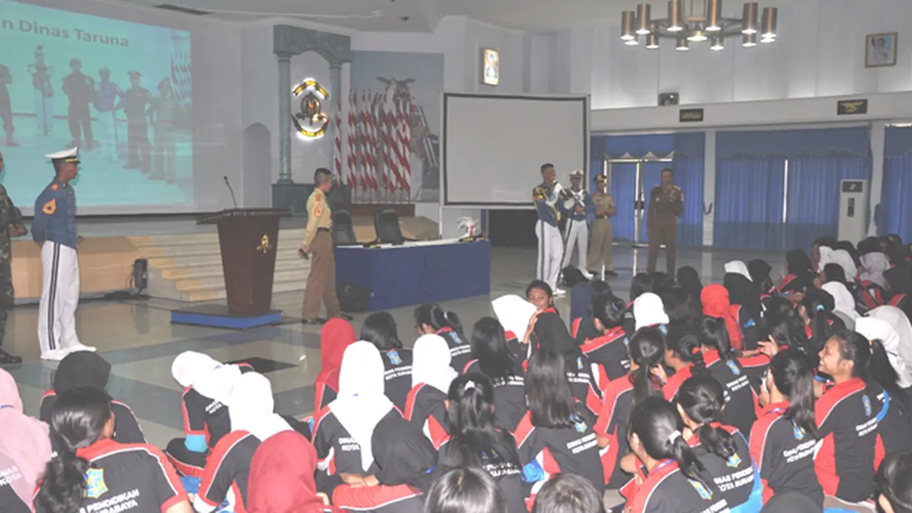 Serunya Fashion Show oleh Taruna Angkatan Laut