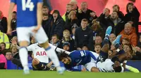 8. Andre Gomes (Everton) - Cedera patah engkel kaki kanan saat melawan Tottenham yang masih belum diketahui masa penyembuhannya. (AFP/Oli Scarff)