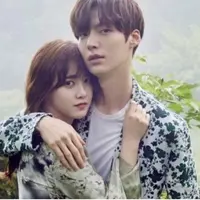 Drama Blood seakan jadi saksi bisu pertemuan Goo Hye Sun dan Ahn Jae Hyun. Pada 2016, mereka mengumumkan sudah berpacaran. Dan pada Mei 2016, mereka memutuskan untuk menikah. (Foto: allkpop.com)