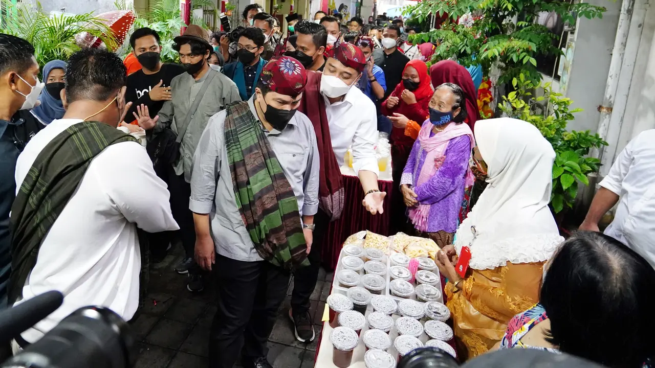 Menteri BUMN Erick Thohir bertemu warga Kampoeng Wisata Lawas Maspati, Surabaya. Dok BUMN