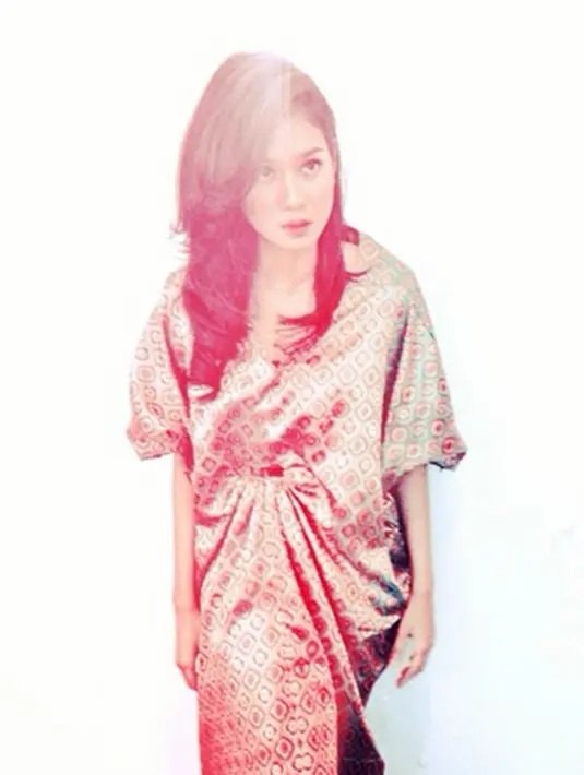 Meski kini telah menikah, Gista Putri tetap menjadi wanita cantik dan bertalenta. (via instagram/@gistaputri)