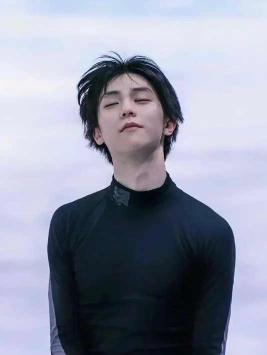 Selama 10 tahun menekuni dunia ice skating, Yuzuru telah mengantongi dua medali emas olimpiade, empat kejuaraan dunia, dan segudang prestasi lainnya. (Instagram/yuzuruoi).