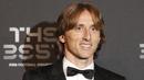 Pemain Real Madrid asal Kroasia, Luka Modric, menghadiri penganugerahan Pemain Terbaik FIFA 2018 di London, Senin (24/9/2018). Dirinya mampu mematahkan dominasi Cristiano Ronaldo dan Lionel Messi. (AFP/Adrian Dennis)