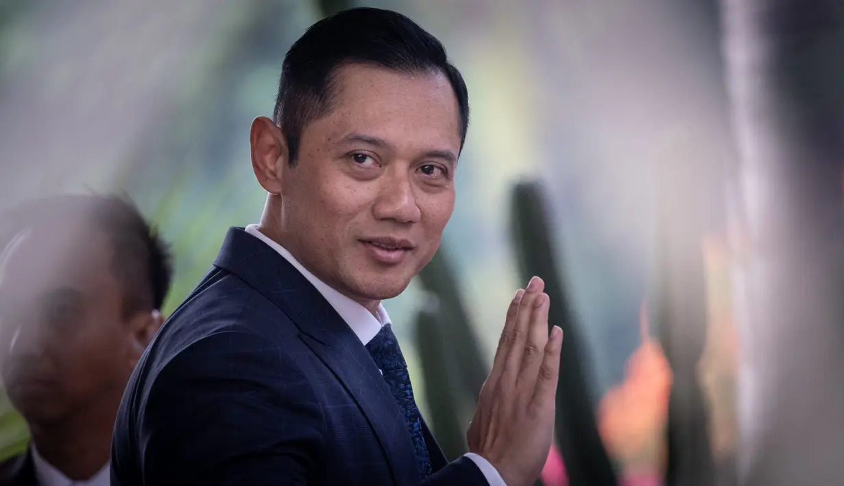 Menteri Agraria dan Tata Ruang/Kepala Badan Pertanahan Nasional (ATR/BPN) Agus Harimurti Yudhoyono (AHY) tiba untuk menghadiri Sidang Tahunan MPR, Sidang Bersama DPR dan DPD tahun 2024 di kompleks Parlemen, Senayan, Jakarta, Jumat (16/8/2024). (Yasuyoshi CHIBA / AFP)