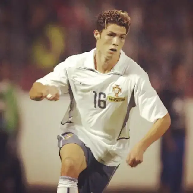 6 Gaya Rambut Cristiano Ronaldo Paling Curi Perhatian, Ada yang Mirip Dilan Cepmek