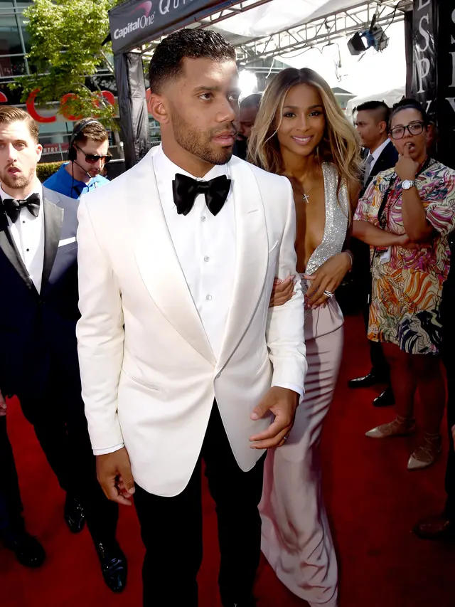 [Bintang] Ciara-Russel Wilson