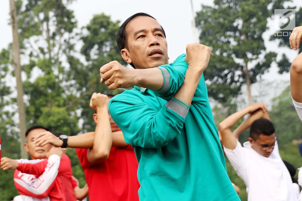 Begini Gaya Asyik Jokowi saat Ikuti Senam Bersama Mahasiswa