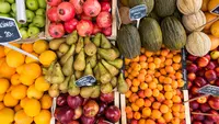 8 Buah yang Seharusnya Dimakan dengan Kulitnya, Simak Cara Membersihkan yang Benar