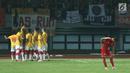 Pemain Selangor FA merayakan gol saat laga persahabatan melawan Persija di Stadion Patriot Candrabhaga, Bekasi, Kamis (6/9). Babak pertama berakhir imbang 1-1. (Liputan6.com/Helmi Fithriansyah)