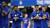 Para pemain Chelsea memberikan tepuk tangan kepada para suporter seusai pertandingan Premier League antara Chelsea dan Hull City di Stamford Bridge, London, Sabtu (12/9/2026). (Henry Nicholls / AFP)