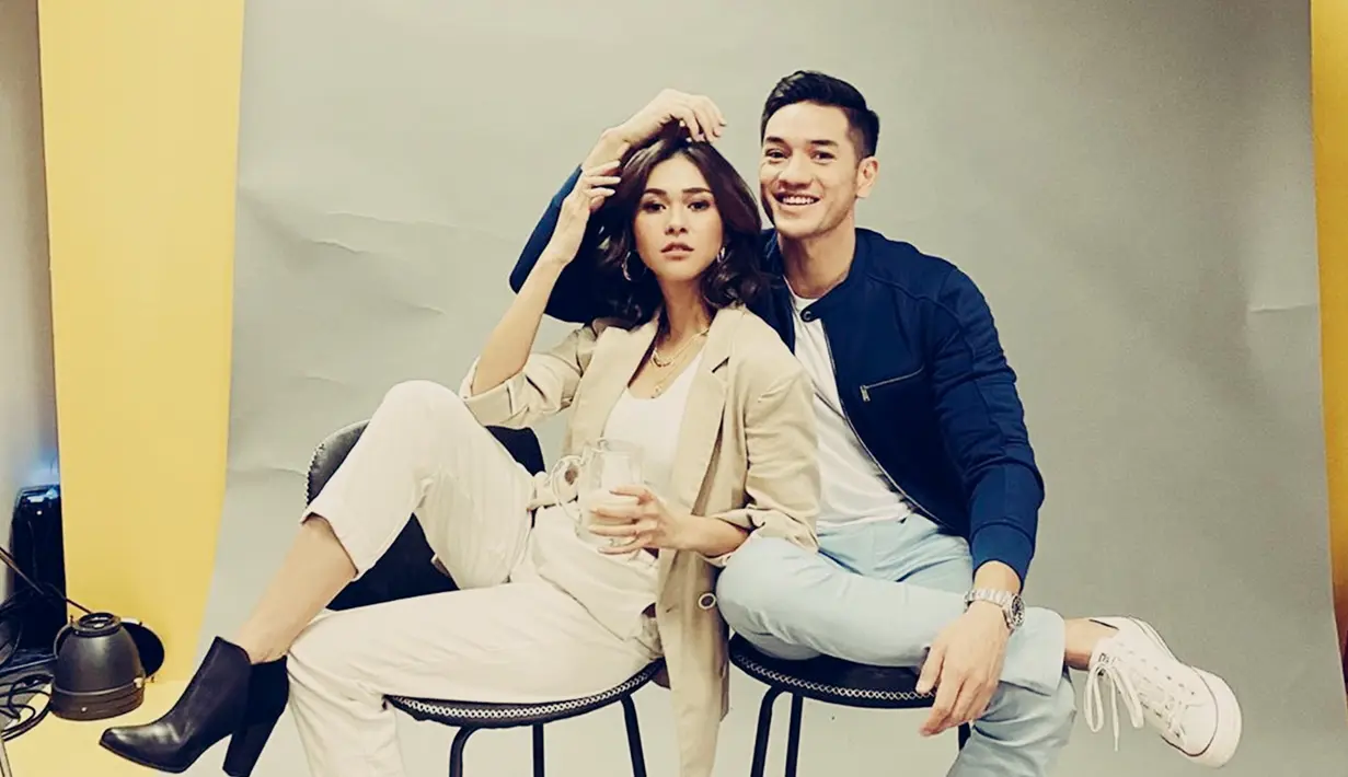 Dalam pernikahan yang telah berusia 14 tahun ini keduanya pun dikaruniai dua orang anak. Keduanya bernama Jason Deandra White, dan Sarah Deana White. Kedua anaknya tersebut pun warisi paras tampan dan cantik dari kedua orang tuanya. (Liputan6.com/IG/@nanamirdad_)