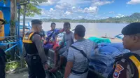 Ditsamapta Polda Kaltara saat menyambangi sejumlah warga di Tanjung Selor, Kabupatan Bulungan.
