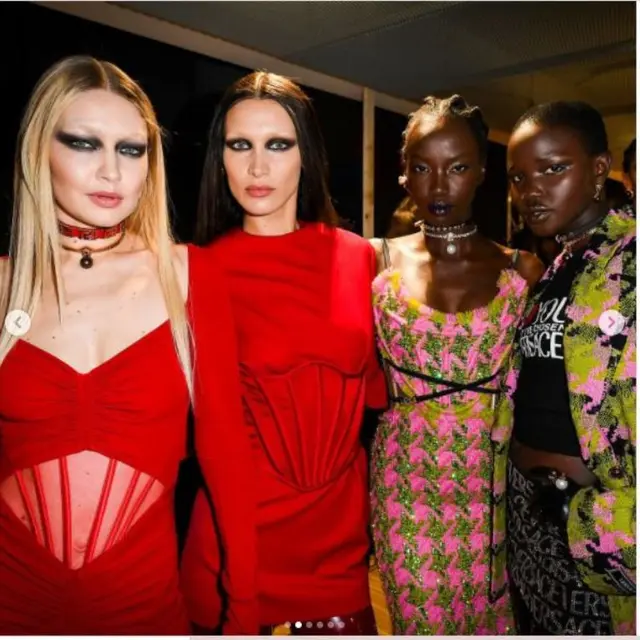 Bella dan Gigi Hadid Bleaching Alis Mata demi Versace di Milan Fashion Week 2022