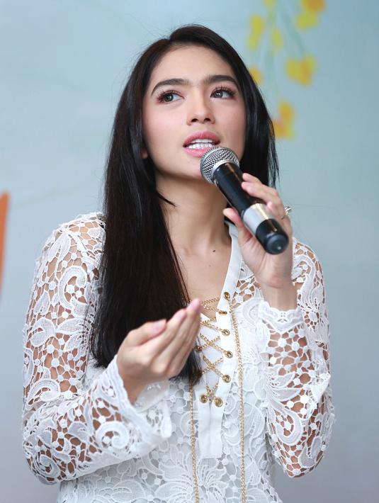 Berawal dari Syuting, Angel Karamoy Ketagihan Diving - News