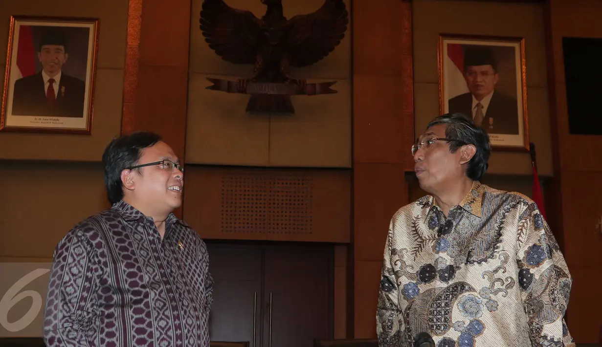 Menteri Keuangan Bambang PS Brodjonegoro (kiri), Wamenkeu Mardiasmo saat akan memberi keterengan pers di Gedung Pajak, Jakarta, (3/11/2015). Dalam keterangan tersebut Menkeu menjelaskan perincian APBN 2016 yang telah disahkan. (Liputan6.com/Angga Yuniar)