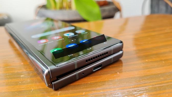Penampakan Samsung Galaxy Z Fold3 ( Liputan6.com/Agustinus M. Damar)