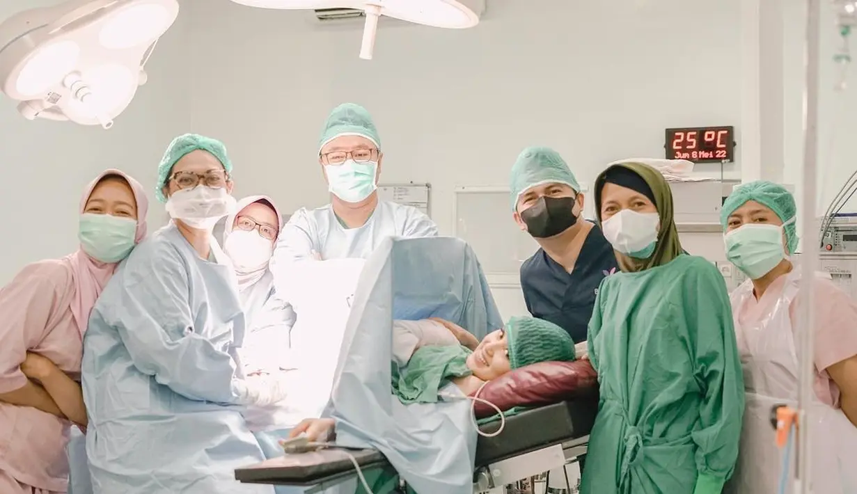 <p>Rosiana Dewi dan Handika Pratama (Instagram/rsn.dw)</p>