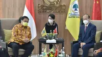 Ketua Umum DPP Partai Golkar Airlangga Hartarto menerima kunjungan Duta Besar China untuk Indonesia H.E Mr Xiao Qian. (Foto:Liputan6/Delvira Hutabarat)